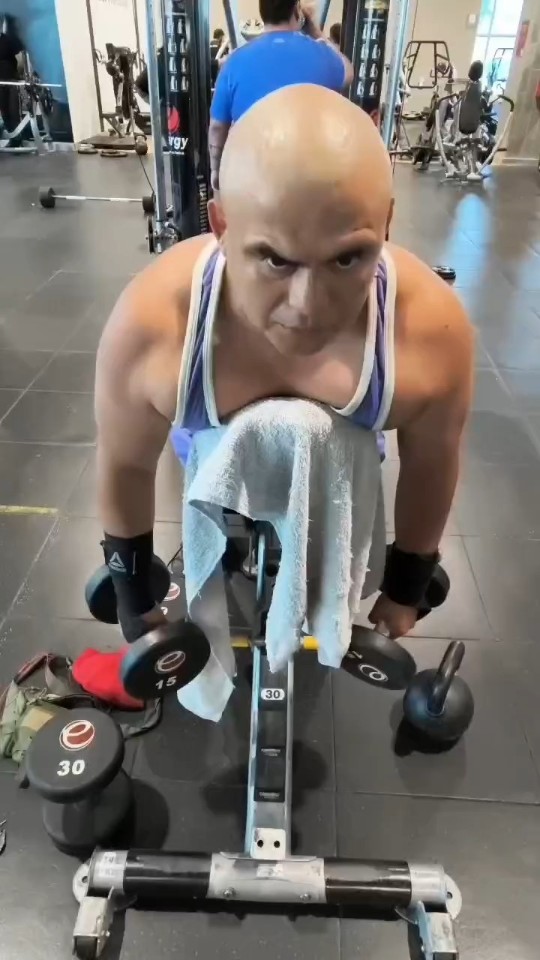 !Sígueme en TikTok, acompaña este camino lleno de pasión, disciplina y momentos reales! ��
Contenido de entrenamiento, motivación y un poco de locura también.
https://www.tiktok.com/@antoniowrestling  – ¡Nos vemos allá!

https://www.tiktok.com/t/ZP8Uysn9D/

Poniendo al día con el deporte. Hombros y brazos estrictos, técnica limpia y mente enfocada.
Un día a la vez, pero siempre hacia adelante 🔥💪

#entrenado #volviendoaljuego #hombros #brazos #disciplina #gymday #enprogreso