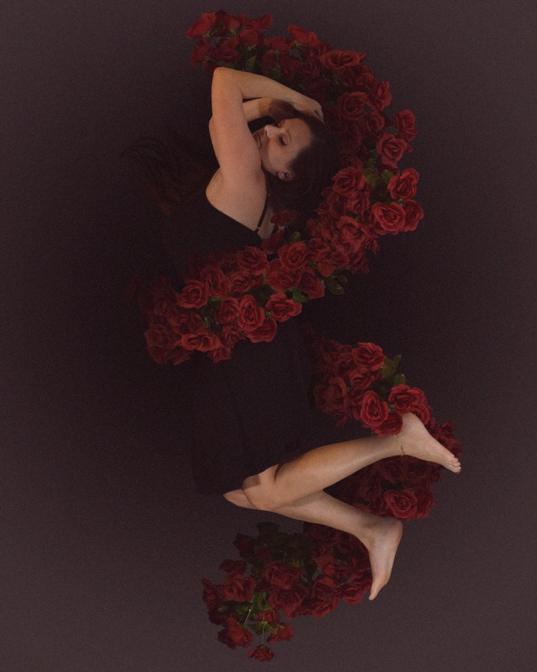 We're flying high
We're watching the world pass us by
Never want to come down
Never want to put my feet back down on the ground
I'm taking a ride with my best friend
I hope he never let's me down again...
🛠️ @photoshop
🎶 @depechemode
📸 @nikonusa
👸🏻 @android.amy
#music #lyrics #photoshop #madewithphotoshop #photoshopedit #photoshopmanipulation #photoshopskills #photoshopwork #photoshoper #photoshopedits #photoshopcreative #photoshopcollage #surrealismphotography #surrealismcommunity #surrealismcollage #contemporarysurrealism #selfportraitartist #selfportraitproject #selfportraitphotographer #selfportraitart #selfportrait_ladies #fineartphotography #fineartportrait #depechemode #roses #Creativity