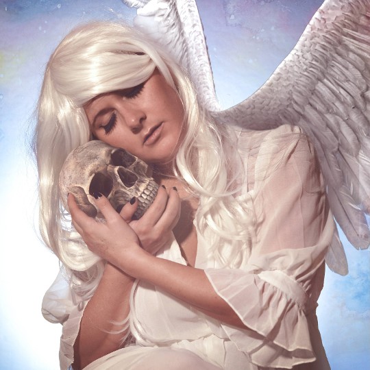 I'll never let you go
#skull #raw_edit #selfportraitartist #selfportait #surreal #surrealart #femaleartist #picoftheday #digitalart #Portrait #photography #photoshop #nikon #andoidamy #humangang #BlondHair #People#angel #wings