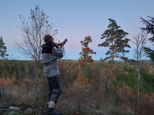 Kallar in kvällen & mörkret. Tackar för dagen som har varit. Även om en har mött på utmaningar under dagen, eller om allt har flutit på i skön takt.
↟↟🔥🦊○↟↟
•
•
•
(#vildroot/#forest/#foresttribe/#skogen/#naturen/#skogstribe/#moderjord/#modernatur/#motherearth/#mothernature/#naturemedicine/#vallhorn/#rerooting/#naturemusic/#naturmedicin/#gjallarhorn/#animism/#theforestisourtemple/#skogenärvårattempel/#nordicforest/#norse/#wildlife/#wilderness/#vildliv/#rewilding/#friluftsliv/#vadmal/#walkingwiththewild/#nordictribe/#hällsberget)