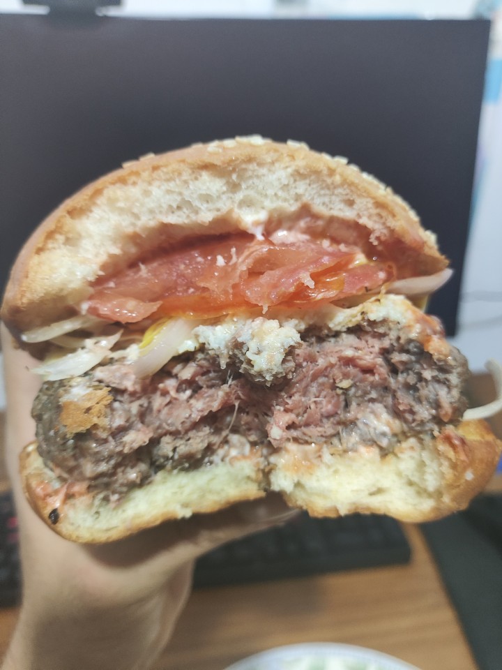 This weekend i wanted to eat something tasty and homemade, what else should i have thought, a burguer! It was great.